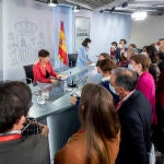 La ministra Portavoz, Isabel Rodríguez, y la ministra de Sanidad, Carolina Darias, tras la aprobación del nuevo impuesto de plusvalías