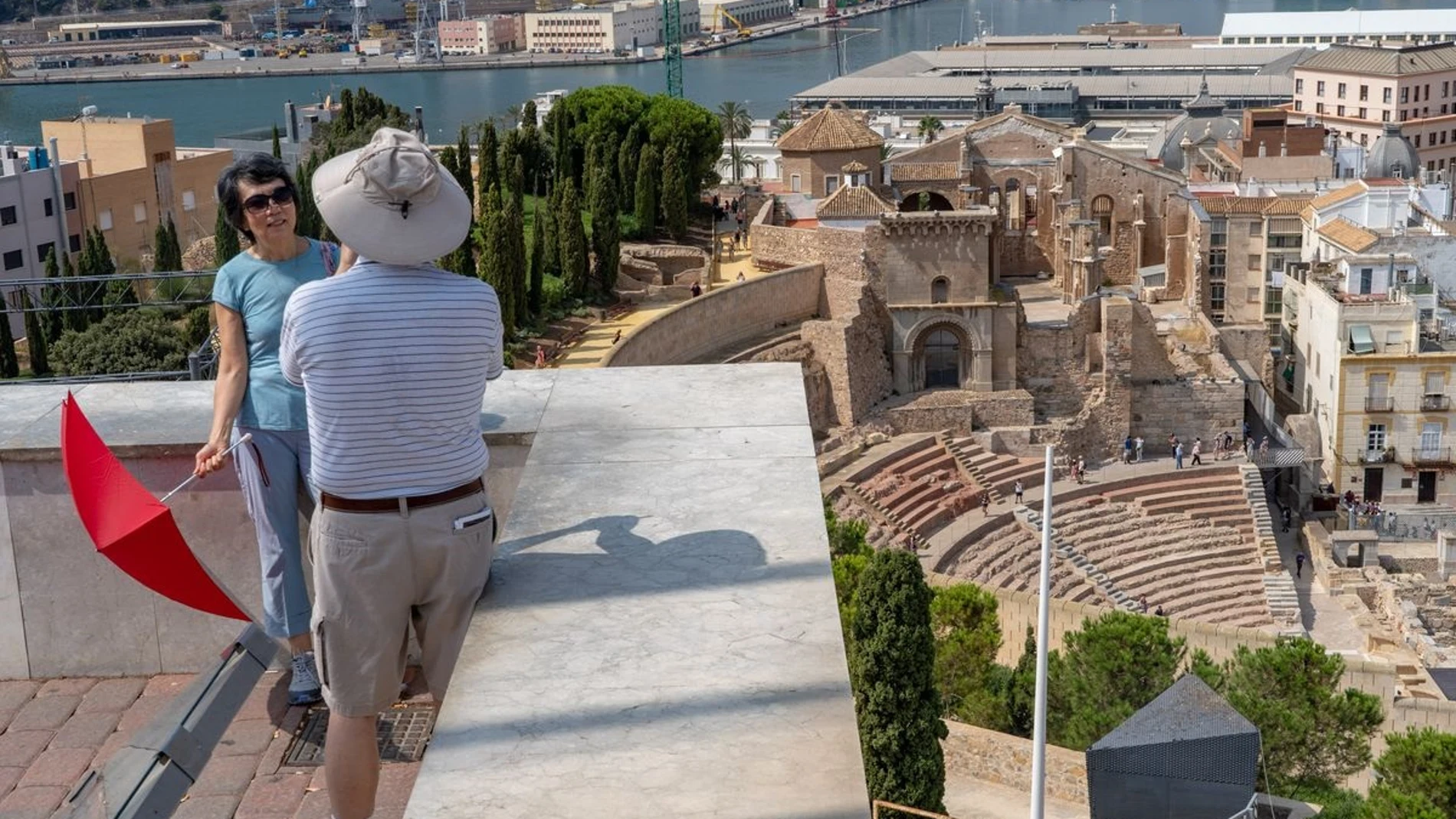 Turistas asiáticos en Cartagena