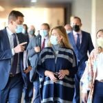 El consejero de la Presidencia, Ángel Ibáñez, junto a miembros de su equipo momentos antes de comparecer en las Cortes para dar cuenta de los presupuestos de su departamento