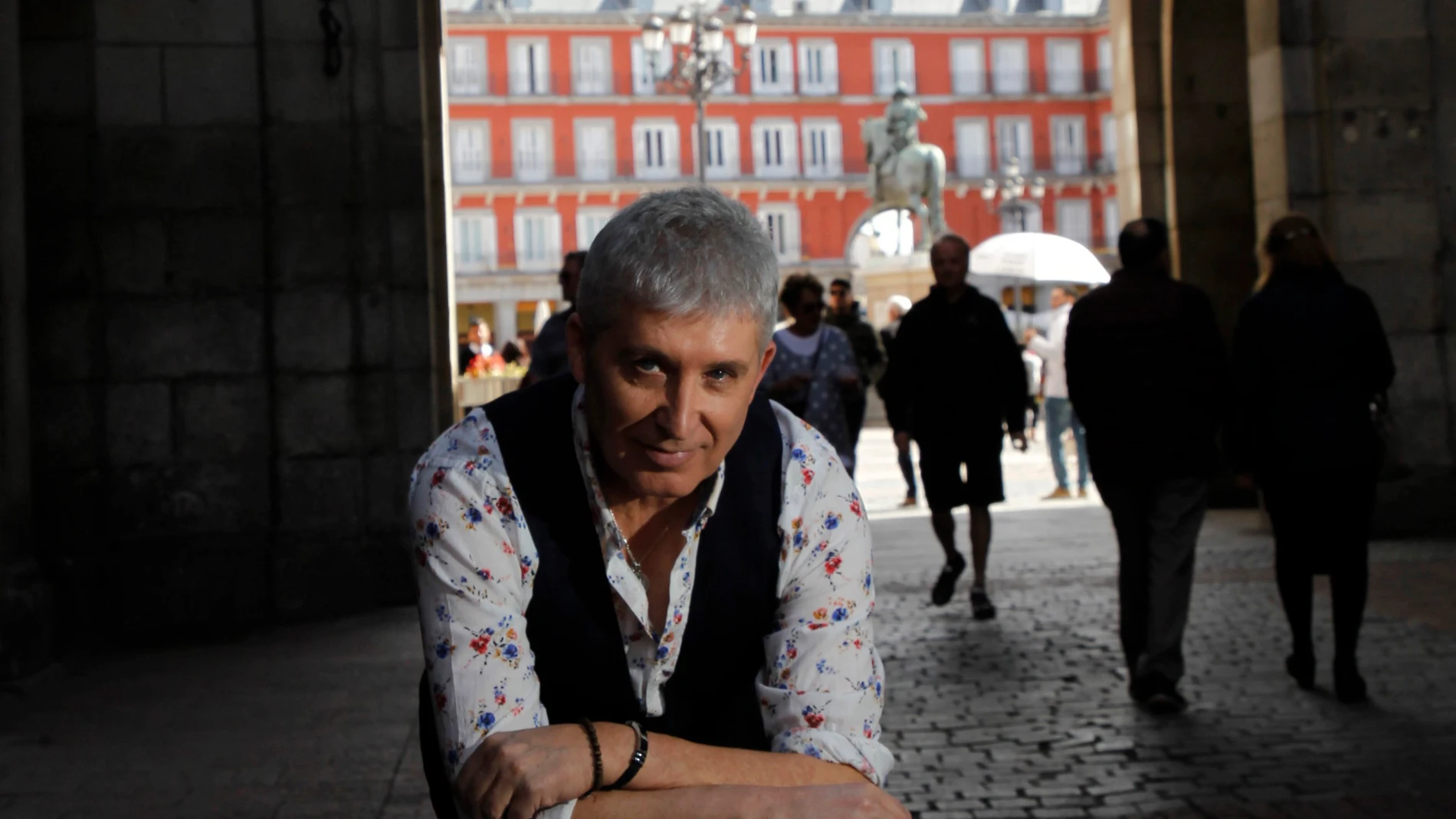 Javier, de Los Pecos en la Plaza Mayor de Madrid