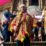 Fervor religioso con la Virgen de la Almudena en el Perú