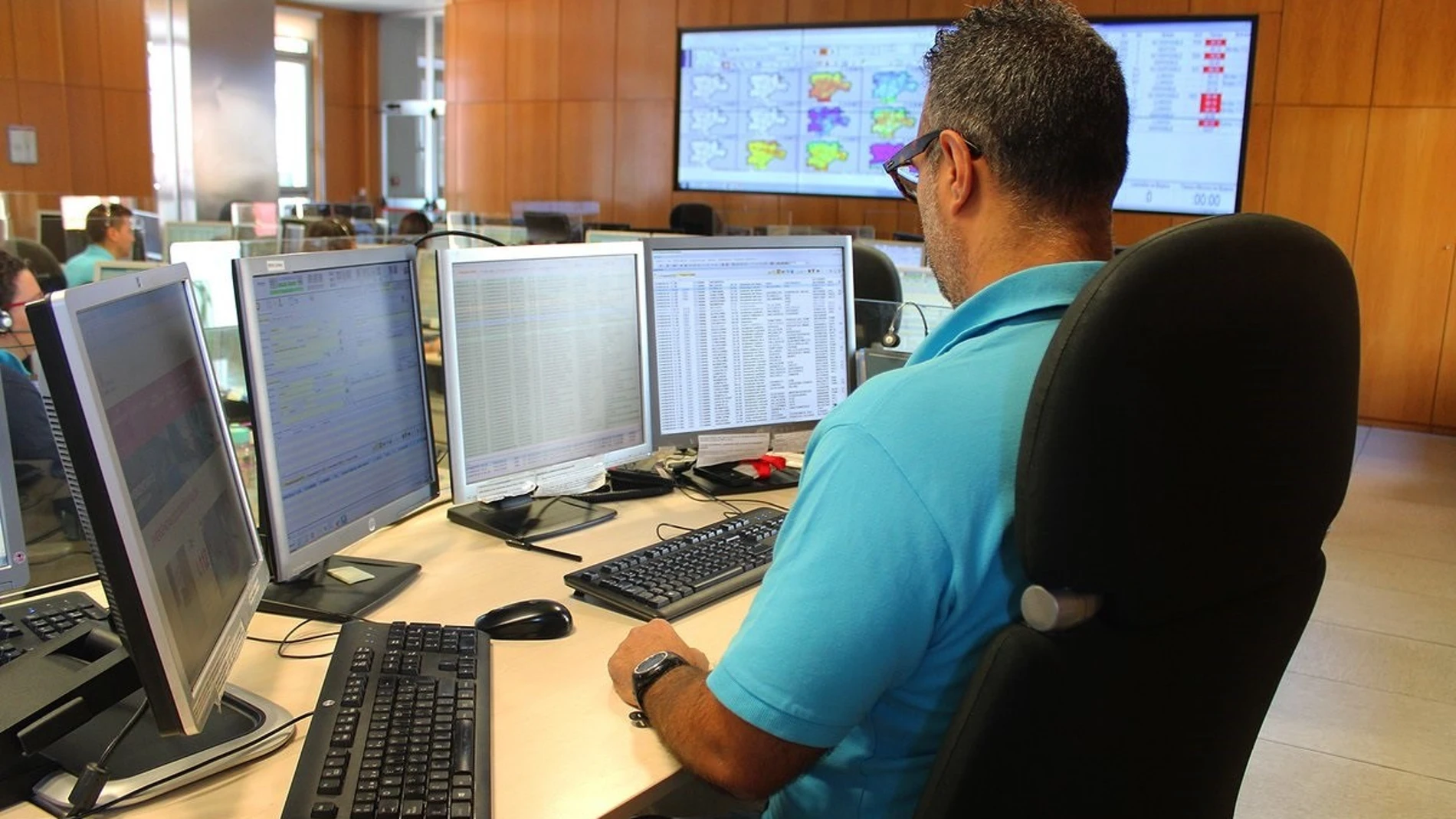 Un trabajador del Centro de Emergencias de Castilla y León 1-1-2