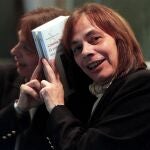 La escritora Cristina Peri Rossi con su novela "El amor es una droga dura"
