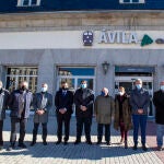 El presidente de la Diputación, Carlos García; el alcalde de Ávila, Jesús Manuel Sánchez Cabrera; el delegato Territorial, José Francisco Hernández Herrero, y responsables de las distintas organizaciones y entidades que forman parte de la Mesa del Ferrocarril llaman a la participación de la ciudadanía en la manifestación del próximo domingo para reivindicar un mejor servicio ferroviario para la capital y la provincia