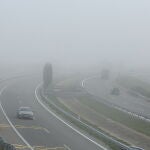 Intensa niebla en la autovía A6, a su paso por Camponaraya (León)