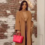 María Fernández-Rubíes con el abrigo camel más bonito y elegante del 2021.
