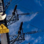 Una torre eléctrica de alta tensión