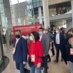 José Luis Ábalos y Mercedes Caballero abandonan el Hotel Bali durante el discurso de Ximo Puig