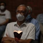 AME7096. SAN SALVADOR (EL SALVADOR), 13/11/2021.- José María Tojeira, uno de los principales impulsores del proceso penal por la masacre de 6 padres jesuitas y dos mujeres (1989), participa en la conmemoración hoy, en San Salvador (El Salvador). El proceso penal por la masacre de 6 padres jesuitas y dos mujeres (1989) en El Salvador "debe reabrirse", dijo este sábado a Efe José María Tojeira, uno de los principales impulsores de la causa. EFE/ Miguel Lemus