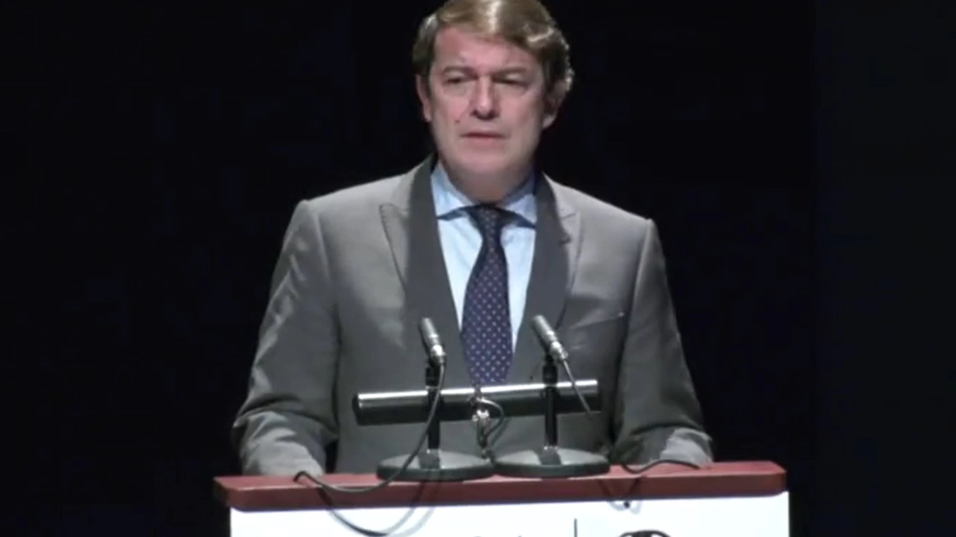 El presidente de la Junta, Alfonso Fernández Mañueco, interviene en la entrega del Premio en El Diario de León