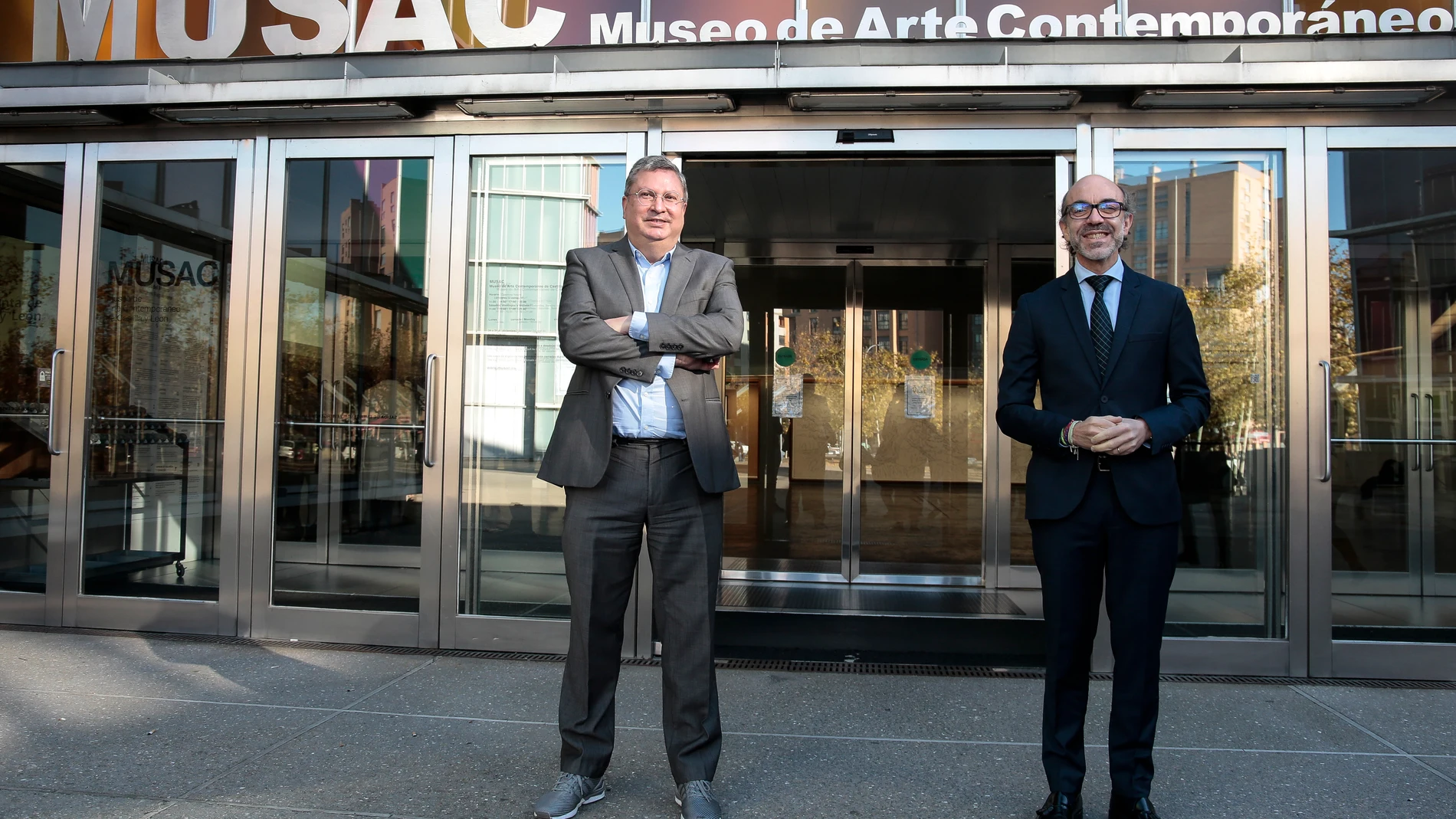 El consejero de Cultura y Turismo de la Junta, Javier Ortega, presenta al nuevo director del Museo de Arte Contemporáneo de Castilla y León (Musac), Álvaro Rodríguez Fominaya