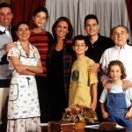 Isabel Aboy, junto al resto de protagonistas de "Médico de Familia"
