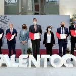 Los consejeros de la Presidencia y Educación, Ángel Ibáñez y Rocío Lucas, respectivamente, y los rectores de las universidades públicas de Castilla y León suscriben el convenio de cooperación de prácticas externas por estudiantes universitarios
