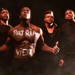 Captura de vídeo donde aparecen los cantantes cubanos (i-d) El Funky, Yotuel y Randy Malcom y Alexander Delgado del dúo Gente de Zona durante un momento del vídeo musical "Patria y vida" en el que participa Maikel Osorbo