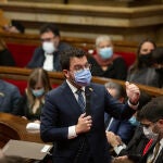 El president de la Generalitat, Pere Aragonès, interviene en una sesión de control al Govern