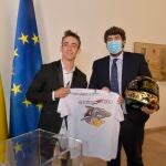 El presidente de Murcia, Fernando López Miras, recibió a Pedro Acosta, campeón del mundo de Moto3