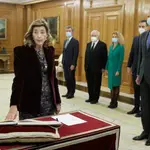 Concepción Espejel (izda.) y los otros tres nuevos magistrados del TC juraron ayer sus cargos ante Felipe VI
