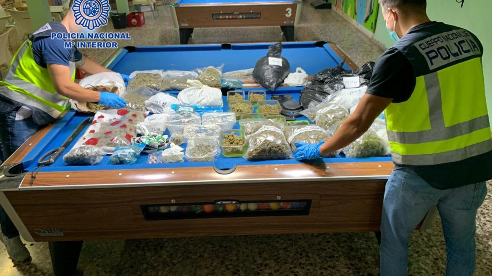 Intervención de los agentes en la supuesta asociación cannábica