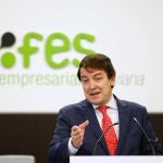 El presidente de la Junta de Castilla y León, Alfonso Fernández Mañueco; en la conmemoración del 45 aniversario de la Federación Empresarial Segoviana
