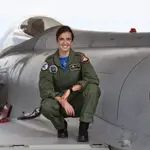 La teniente Elena Gutiérrez en uno de los Eurofighter del Ala 11