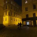 Poca gente en las calles de Viena tras comenzar el confinamiento obligatorio de diez días