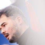 El portavoz parlamentario de ERC, Gabriel Rufián, en rueda de prensa mientras una sesión plenaria en el Congreso de los Diputados, a 23 de noviembre de 2021, en Madrid, (España). El proyecto de Presupuestos Generales del Estado de 2022 afronta a partir de este lunes en el Pleno sus votaciones decisivas antes de su aprobación y remisión al Senado, donde deberá completar su tramitación. En esta segunda jornada de votaciones el debate se inicia con las sucesivas secciones de las cuentas, a defender por cada ministro.23 NOVIEMBRE 2021;POLITICOS;PRESUPUESTOS;PRESUPUESTOS GENERALES DEL ESTADO;PGE;2022Alejandro Martínez Vélez / Europa Press23/11/2021