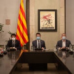 La consellera de Universidades e Investigación de la Generalitat, Gemma Geis (2i); el vicepresidente de la Generalitat, Jordi Puigneró (3i); el presidente de la Generalitat, Pere Aragonès (c); el conseller de Educación de la Generalitat, Josep Gonzàlez-Cambray (2d), y la consellera de Cultura de la Generalitat, Natàlia Garriga (1d), en el Palau de la Generalitat, a 23 de noviembre de 2021, en Barcelona, Cataluña, (España). Aragonès se ha reunido hoy con entidades de la sociedad civil dedicadas a la defensa del catalán y de la escuela catalana, tras la decisión del Tribunal Supremo de reafirmar la obligación de un mínimo del 25% de enseñanza en castellano en el sistema educativo catalán que fijó el Tribunal Superior de Justicia de Catalunya (TSJC).23 NOVIEMBRE 2021;GENERALITAT;BARCELONA;CATALUNYA;CATALUÑA;ESCUELA CATALANADavid Zorrakino / Europa Press23/11/2021