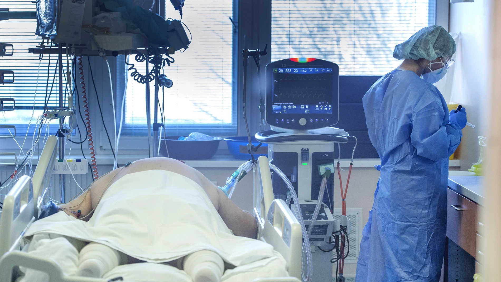 El Ministerio de Sanidad dijo que los contagios diarios superaron los 10.000 por primera vez, con 10.315 positivos el martes