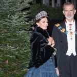 Los Reyes de España de camino a la cena de gala en Suecia.