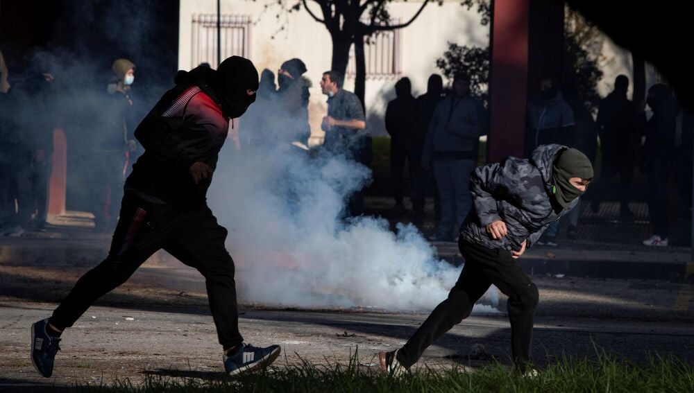 Al menos tres policías heridos en la novena jornada de huelga del metal ...