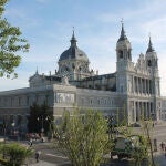 Catedral de la Almudena desde el ángulo noreste