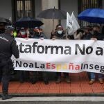 Imagen de una de las concentraciones habidas esta semanas en cointra de la modificación de la Ley de Seguridad Ciudadana. EFE/ Eloy Alonso