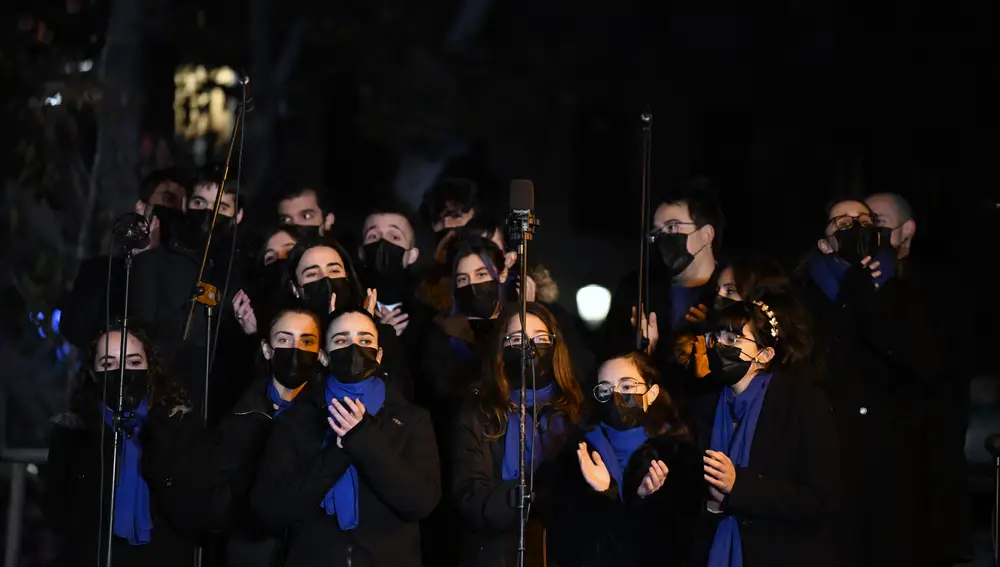 Un coro en el acto de encendido de la iluminación navideña de la ciudad, a 26 de noviembre de 2021, en Madrid (España).