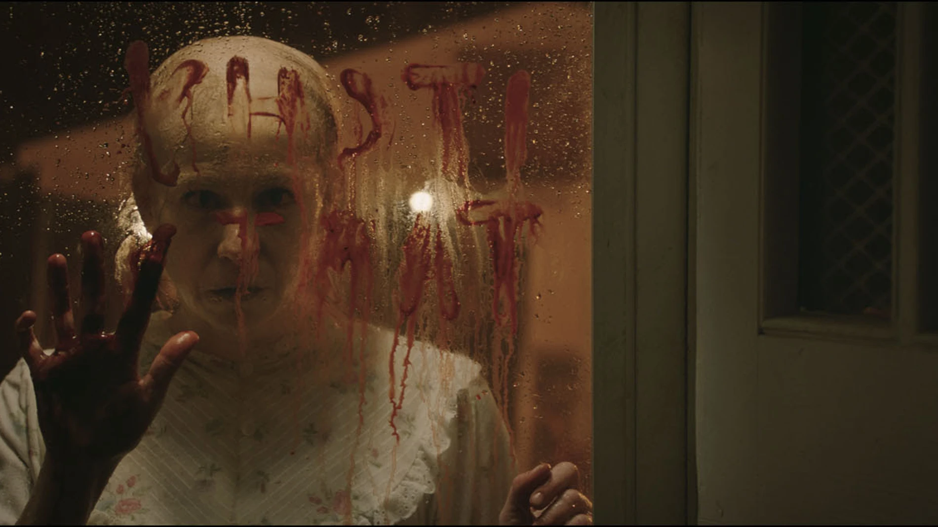 Un fotograma de "Resident Evil: Bienvenidos a Racoon City"