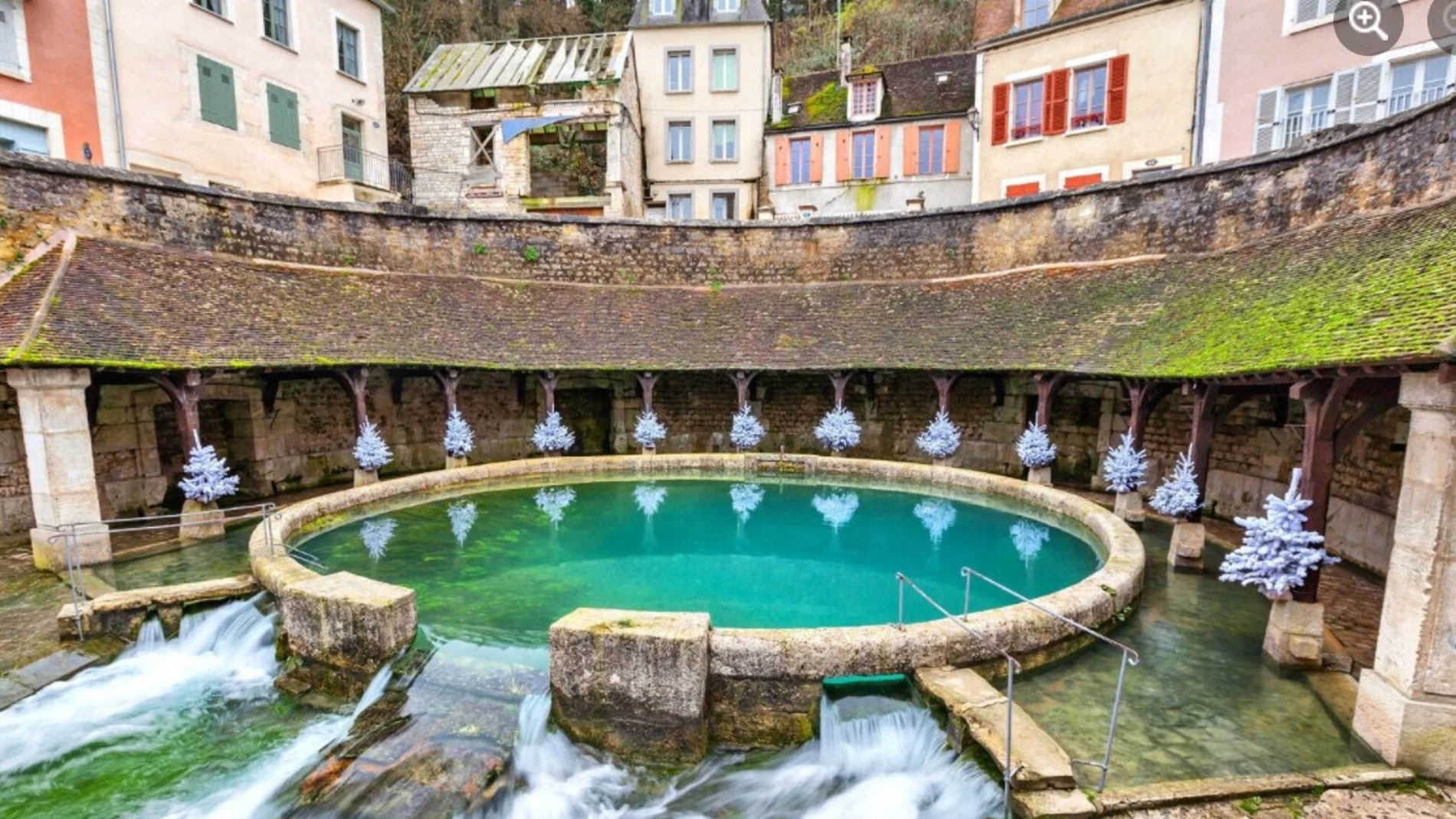 El manantial ocupa un lugar destacado en los relatos de los milagros realizados por el monje del siglo VII San Juan de Roma, y pudo ser utilizado por los romanos o celtas