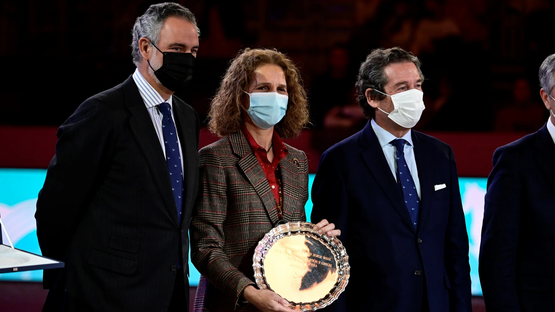 GRAF3949. MADRID, 28/11/2021.- La infanta Elena recibe un homenaje durante la celebración de la Madrid Horse Week, este domingo en Ifema. EFE/ Víctor Lerena