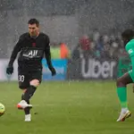 Leo Messi dio tres asistencias en la victoria del PSG contra el Saint-Ètienne (1-3).