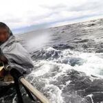 Los equipos de salvamento consiguieron localizar al hombre casi un día después a unos 30 kilómetros de la costa.