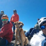 Layo Aguilar lideró el grupo de 30 excursionistas que rescató a Canelo tras enterarse que estaba en la cima de la montaña