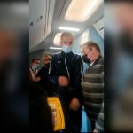 Una imagen del percance que se vivió a bordo del vuelo que cubría la ruta Sevilla Budapest