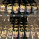 Un usuario de Twitter en el aeropuerto de Mallorca muestra el souvenir de moda