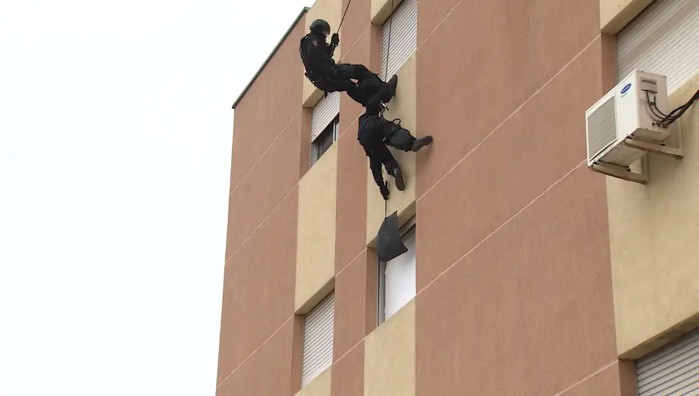 ¿Cuánto gana un geo de la Policía Nacional?, ¿qué pruebas tienen que superar?, ¿cuál es su origen?