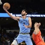 El español Santi Aldama jugó su mejor partido en la NBA en la histórica victoria contra Oklahoma.