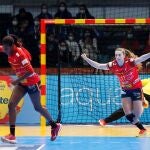 Jennifer Gutiérrez celebra uno de los goles que marcó a China