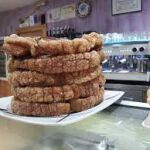 Torreznos de Soria en una barra de bar
