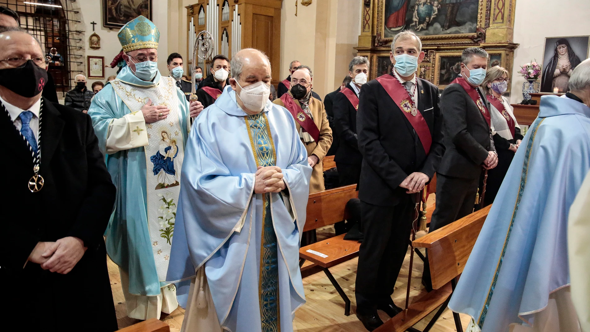 La Corporación Municipal del Ayuntamiento de León acude a la Solemne Eucaristía en el convento de las Madres Concepcionistas con motivo de la celebración de la festividad de la Inmaculada Concepción