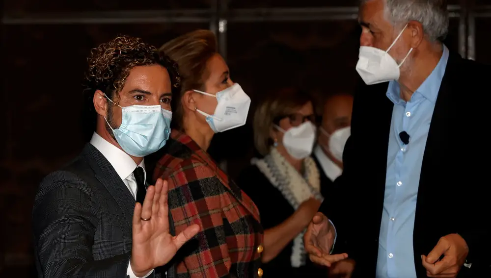 MADRID, 09/12/2021.- El cantante David Bisbal (i) asiste al acto central del 75 aniversario de UNICEF, en el que se profundizará en el desafío para la infancia en la era pos-COVID-19, este jueves. EFE/ J.J. Guillen