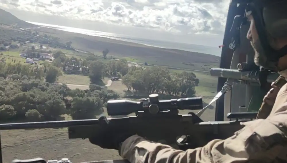 Ejercicios de tiro con fusiles de precisión por parte de la Infantería de Marina de la Armada