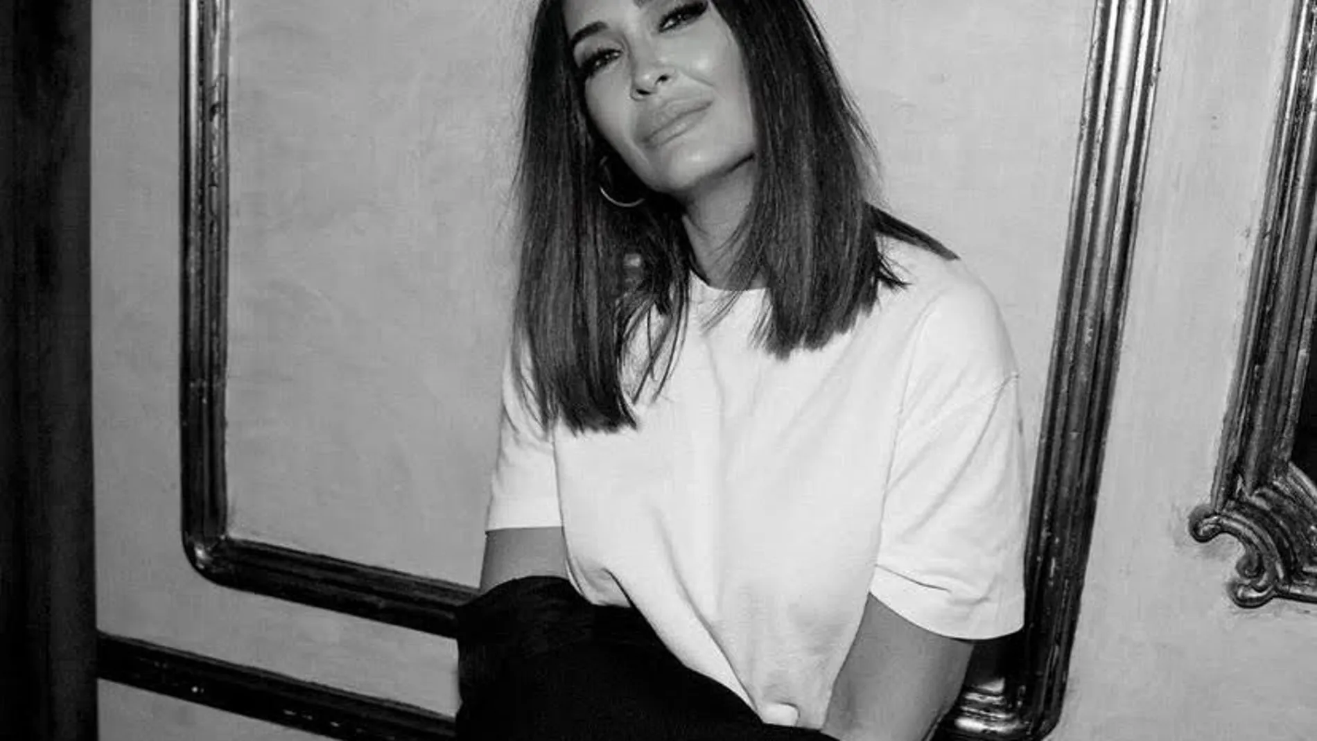 Vicky Martín Berrocal se corta la melena.