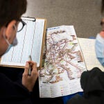 Entrevista a dos de los tres jóvenes que recorrieron en poco mas de 15 horas, todas la red de metro de la Comunidad de Madrid, recorriendo las 252 paradas de las que consta.
